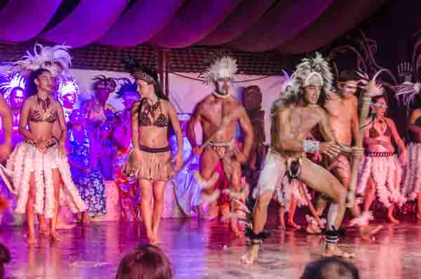 248 - Chile - isla de Rapa Nui o Pascua - danzas tradicionales